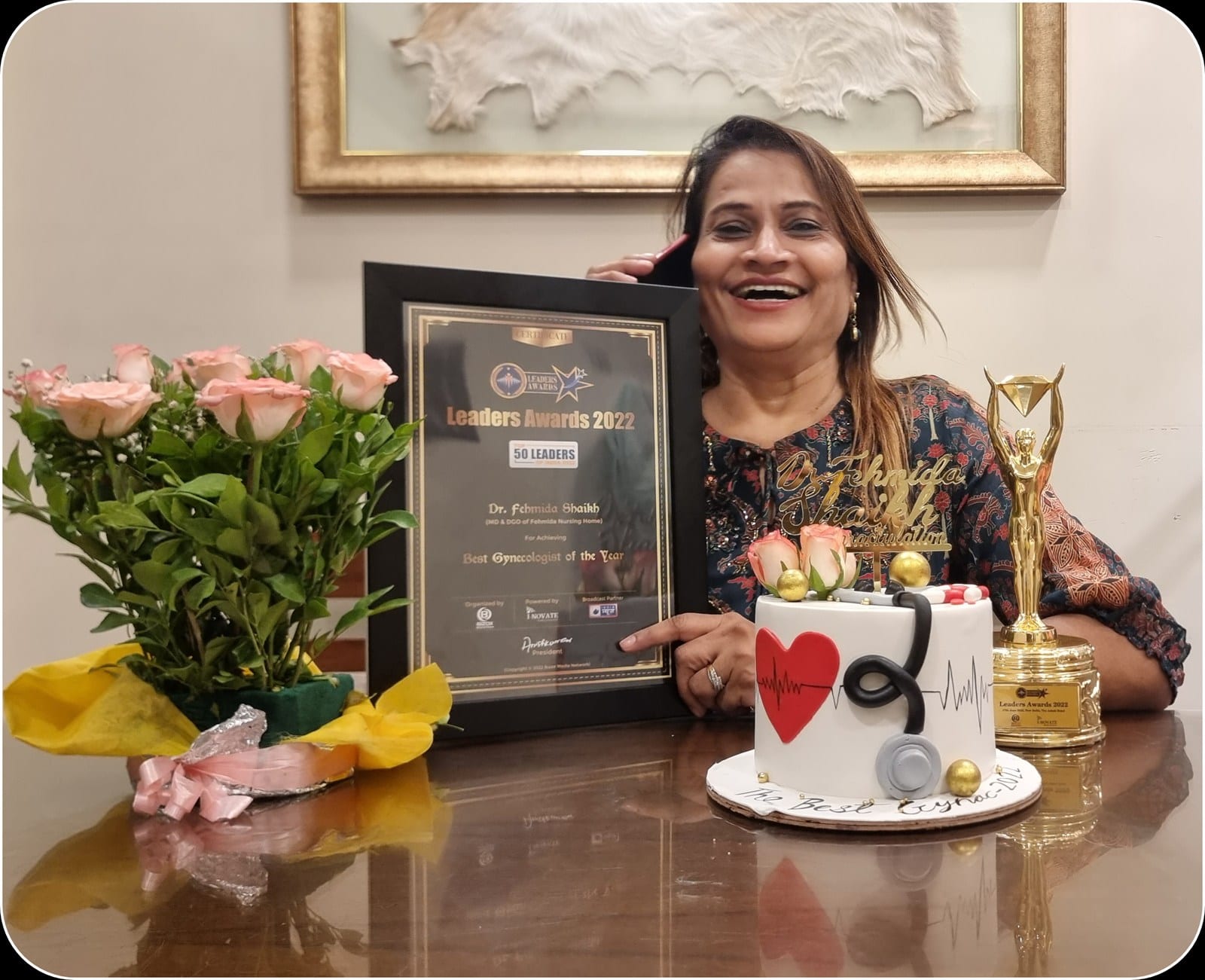 Dr. Fehmida Shaikh with Best Gynaecologist of the Year award